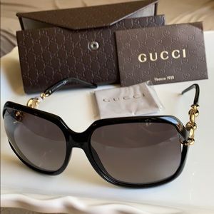 Gucci Sunglasses - NWT women’s black frame